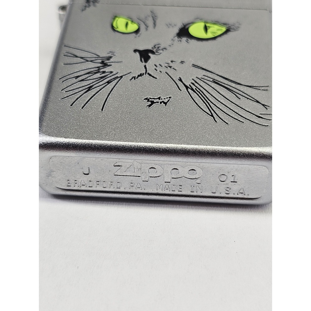 Zippo 250 Spg Cat Green Eyes Lighter Silver‎ Good 2001 Vintage Etched Feline - Picture 3 of 6